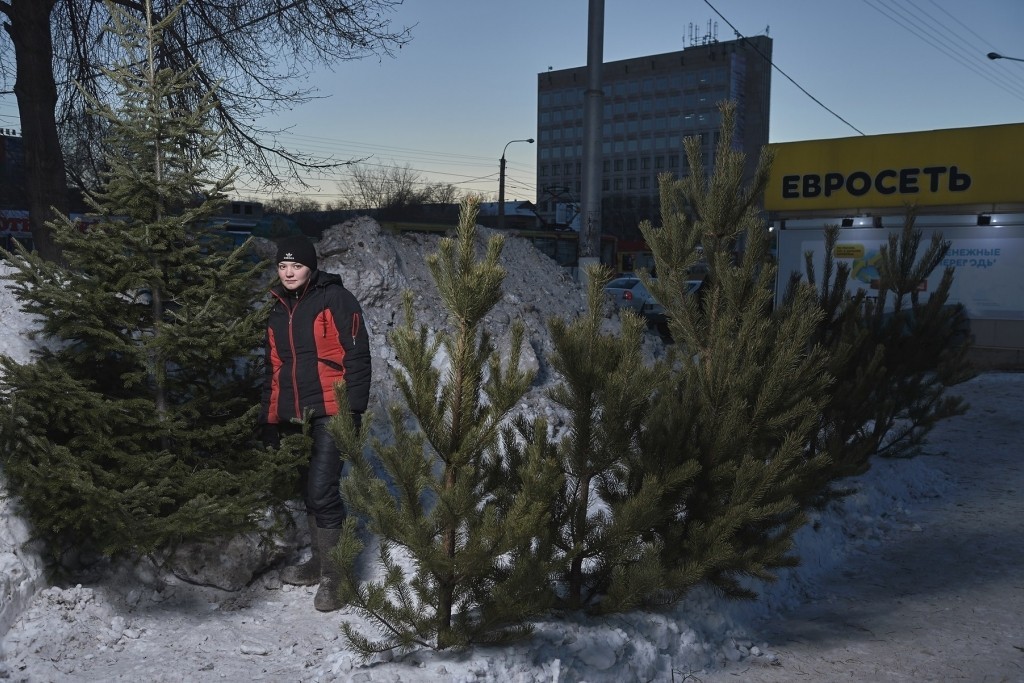 Американский фотограф сравнил магнитогорских и нью-йоркских продавцов ёлок - Фото, Нью-Йорк, Магнитогорск, Новый Год, Ёлки, Люди, Челябинск, Длиннопост