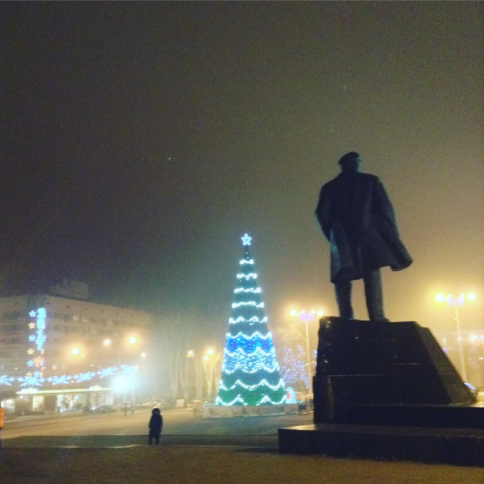 #Lenin does not sleep. Donetsk. - Holiday greetings, Lenin, New Year, Photo, Donetsk