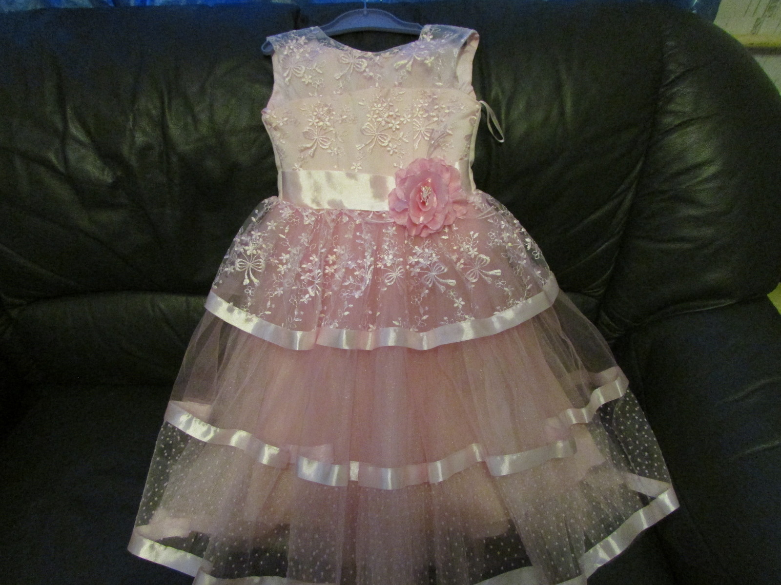 Happiness for a little girl. - , Happiness, Kindness, Photo, The dress, Presents, Children, Help, Tag