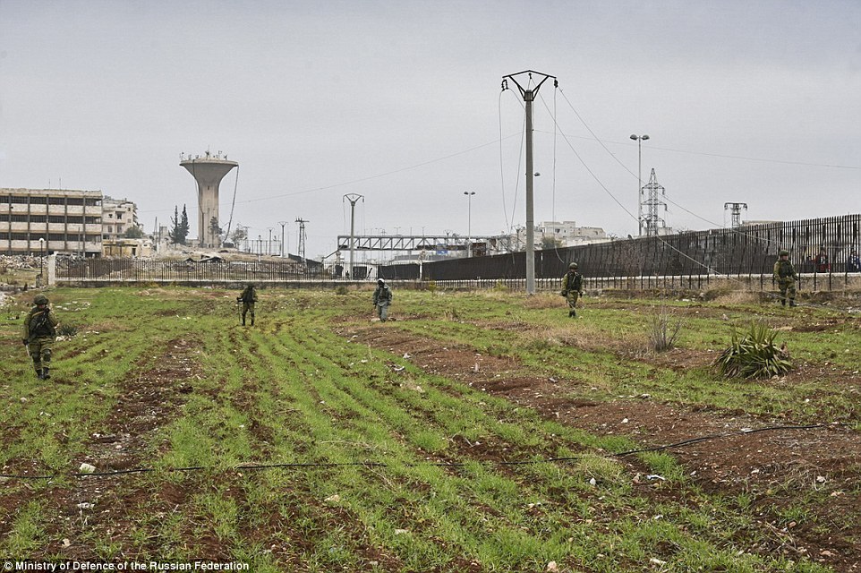 Daily Mail: 'После месяцев воздушных бомбардировок Россия хвалится ужасающими руинами Алеппо' - Сирия, Аллепо, Политика, Daily Mail, Журналисты, Длиннопост