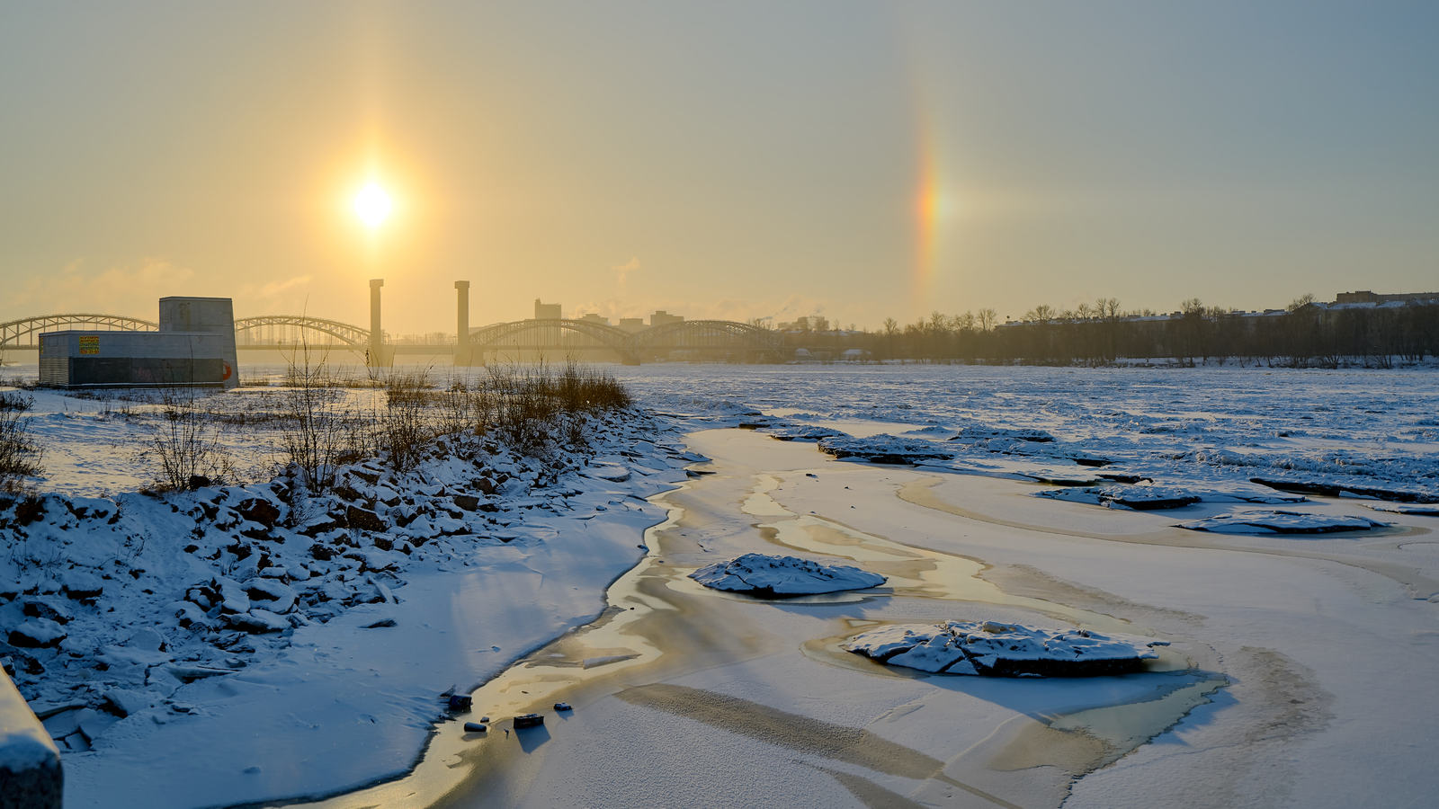 Solar halo in St. Petersburg today - My, Halo, Saint Petersburg, Photo