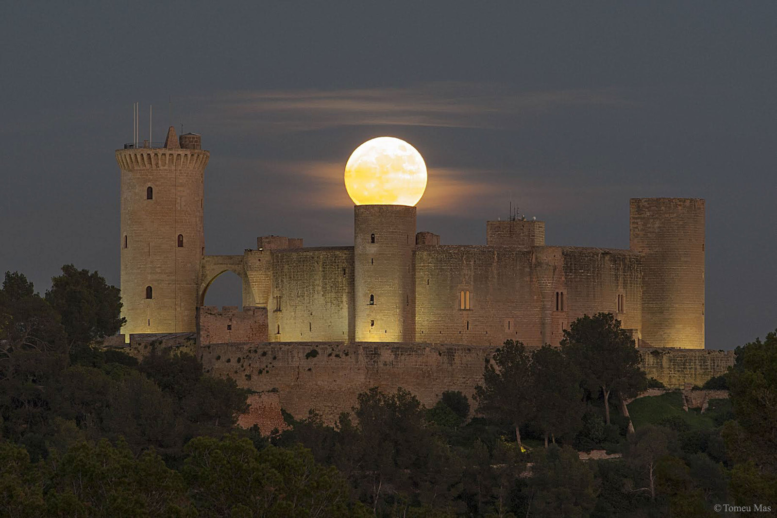 Supermoon over a castle in Mallorca - Super moon, Lock, Spain, Majorca, Photo