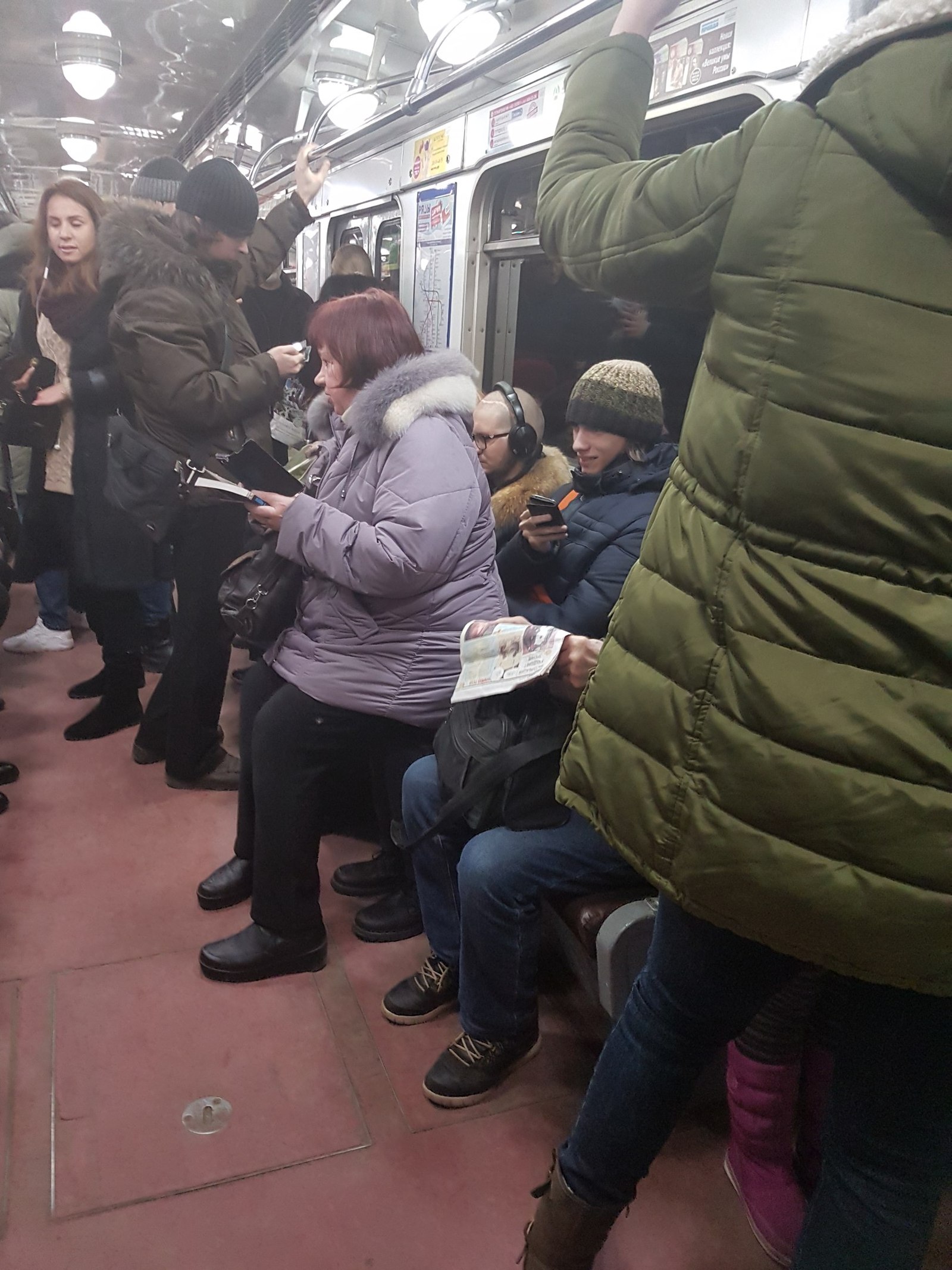 When they don’t give up their seat on the subway, but you have to sit down. - Impudence, Metro, Saint Petersburg, In contact with, Not mine, Go nuts, but, Kapets