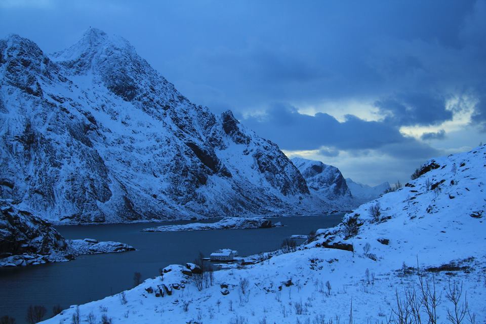 blue landscape - lonely house, Photo, Water, The mountains, Snow, , Reddit, dust