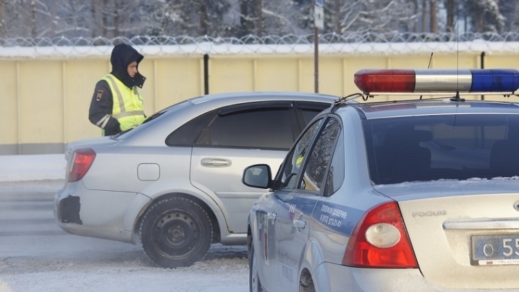 In Yekaterinburg, a taxi driver squeezed a policeman's hand in the window and dragged him several hundred meters along the road. - Not mine, Wait for it!, Погоня