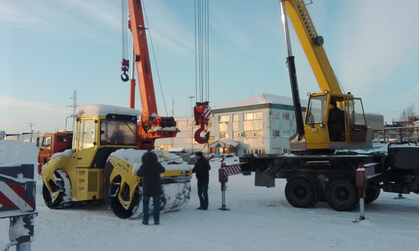 Loading a BOMAG roller with cranes - My, Grind, Technics, Tap, Just not to work, Video, Longpost