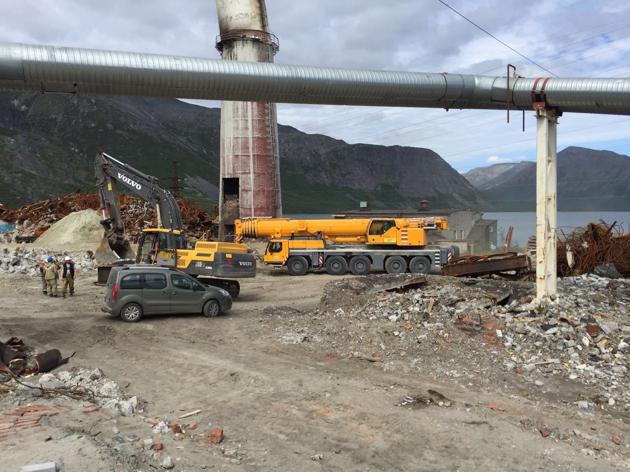 Dismantling of a 120-meter pipe. - My, Dismantling, Demolition, Special equipment, Building, Video, Longpost