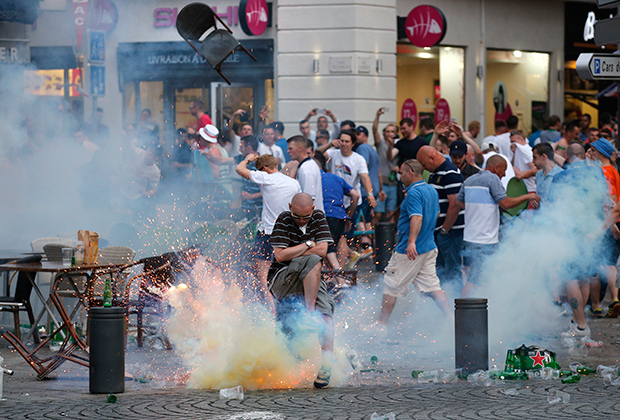 In a Marseille prison, hashish is smoked like cigarettes - Football, Болельщики, Fight, Prison, Longpost