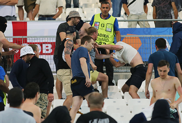 In a Marseille prison, hashish is smoked like cigarettes - Football, Болельщики, Fight, Prison, Longpost