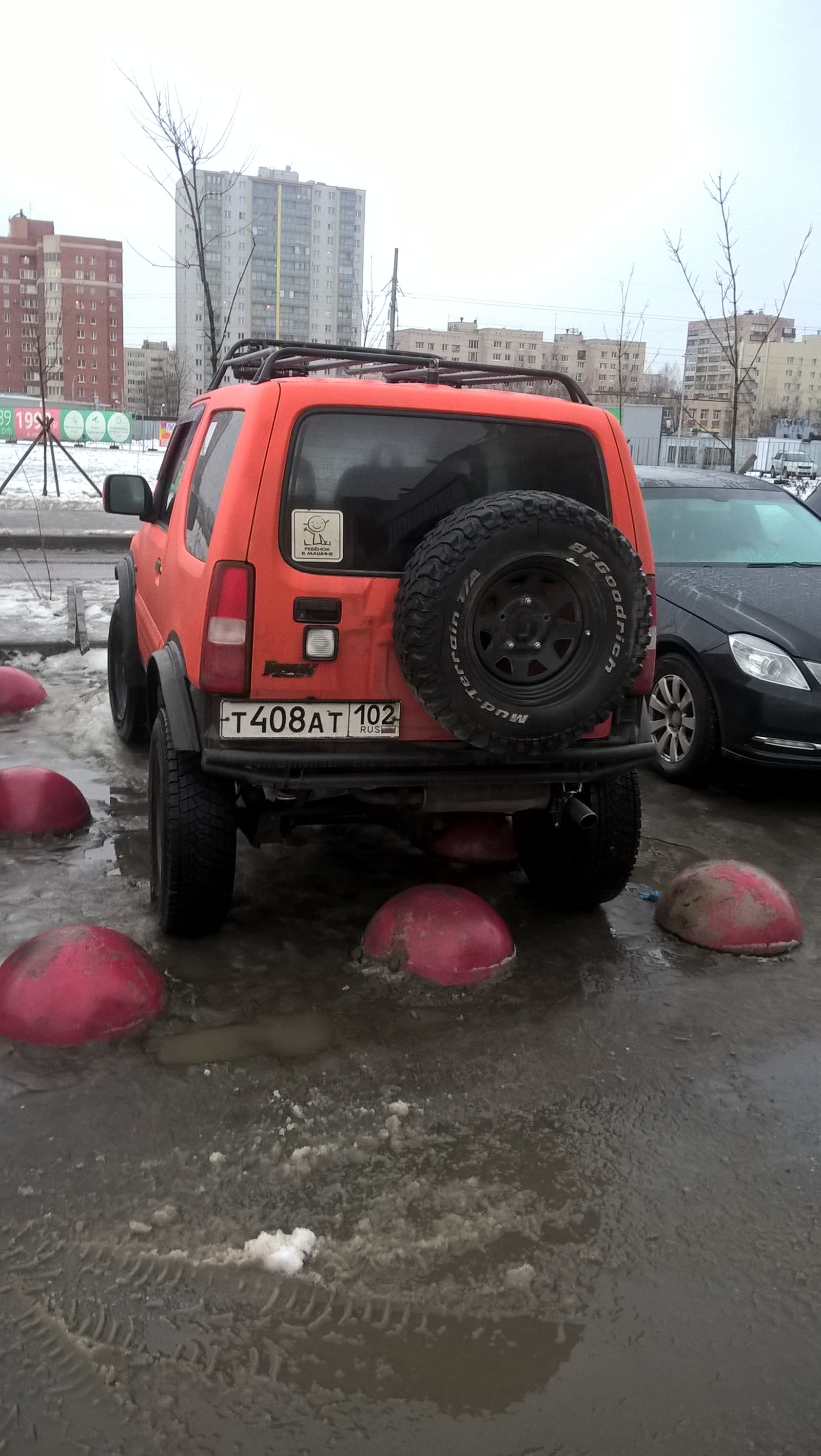 Why is there a high ground clearance in the city - My, Clearance, Parking, Suzuki jimny, Longpost