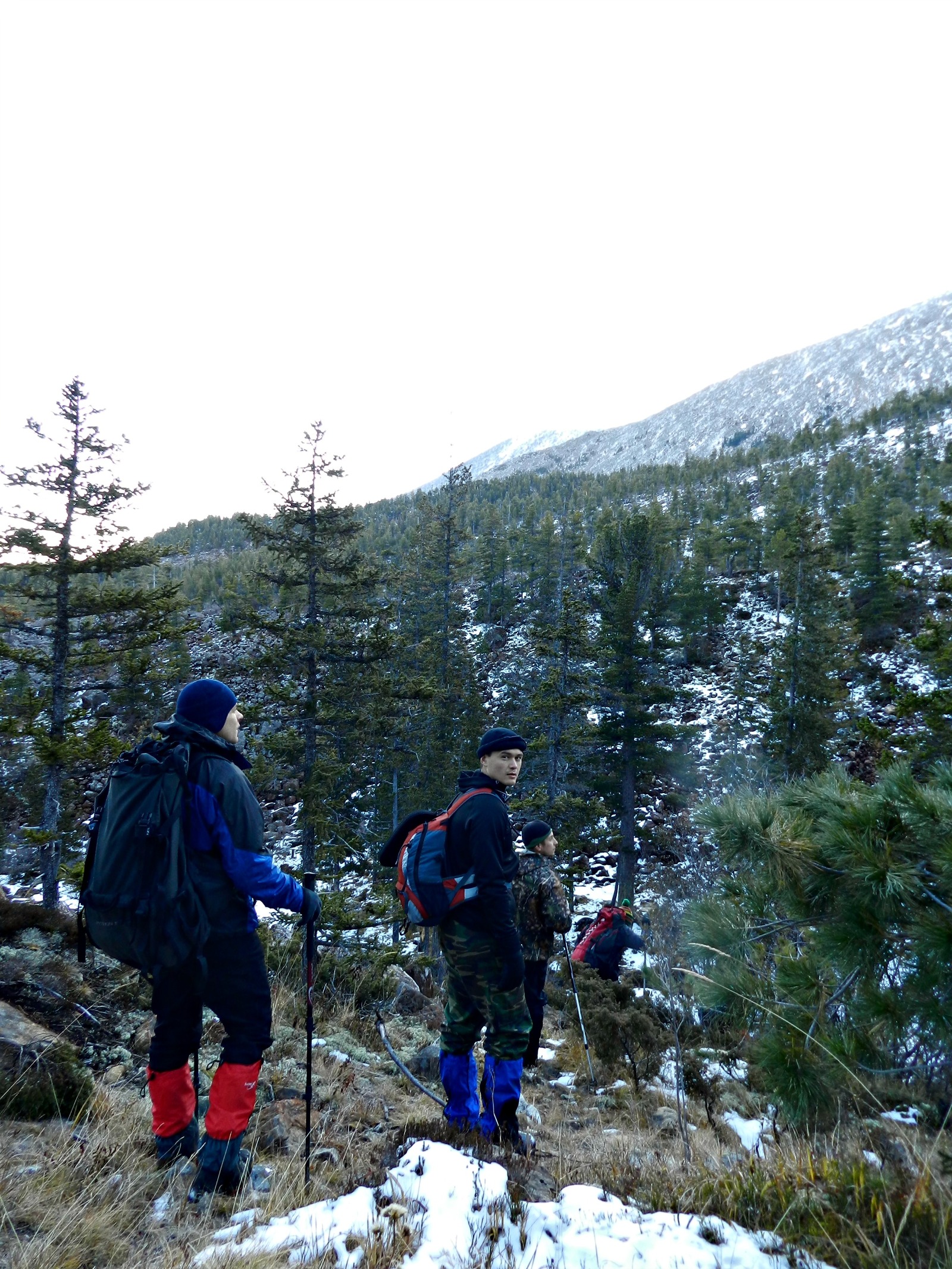 Autumn hike to Mount Borus, near the SSH HPP - My, The mountains, The rocks, Snow, Borus, Tourism, Hike, Longpost