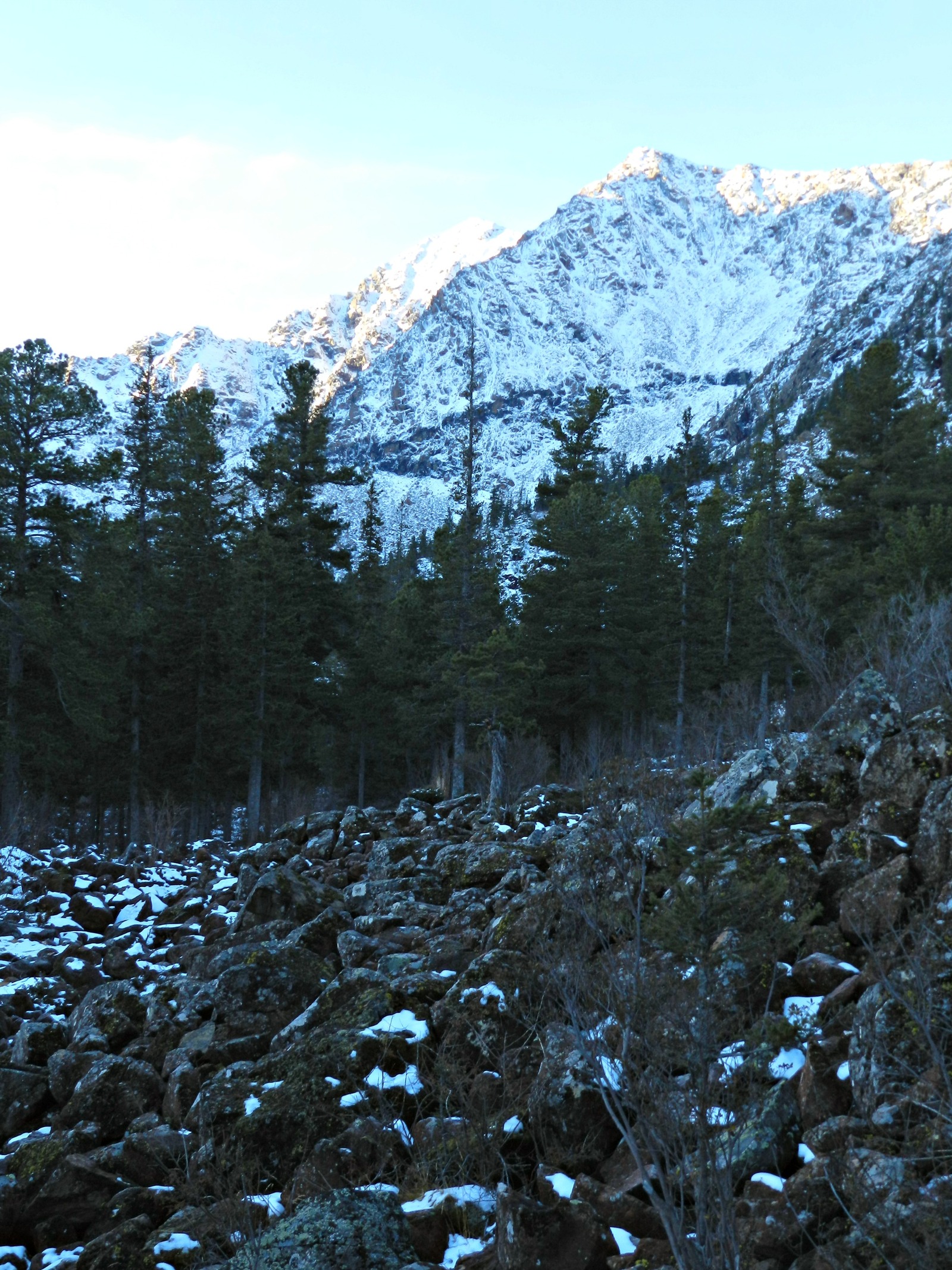 Autumn hike to Mount Borus, near the SSH HPP - My, The mountains, The rocks, Snow, Borus, Tourism, Hike, Longpost