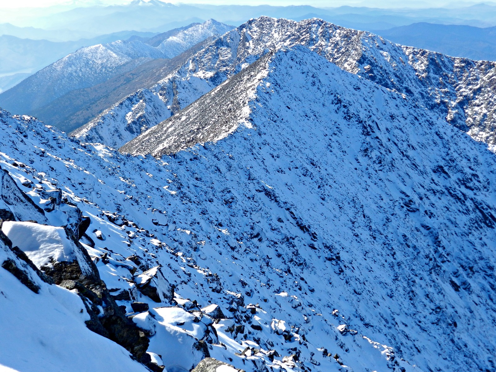 Autumn hike to Mount Borus, near the SSH HPP - My, The mountains, The rocks, Snow, Borus, Tourism, Hike, Longpost