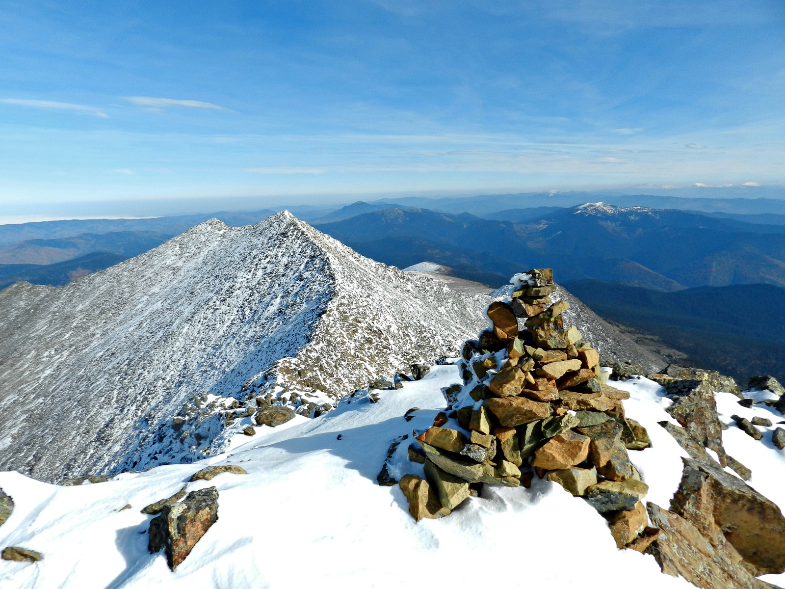 Autumn hike to Mount Borus, near the SSH HPP - My, The mountains, The rocks, Snow, Borus, Tourism, Hike, Longpost