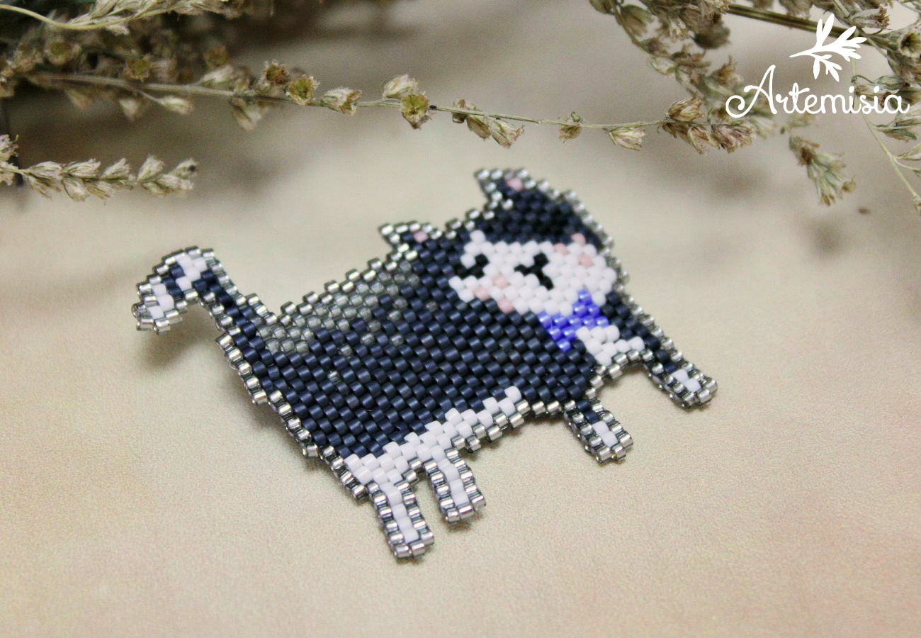 Baby cat brooch. - My, My, Longpost, cat, Copy, Beads, Brooch, Presents