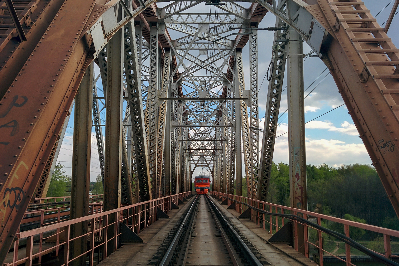 Железно действовать. Железнодорожный мост Хлебниково. ЖД мост Хлебниково. Кубинка ЖД мост. Хлебниковский Железнодорожный мост через канал им. Москвы.