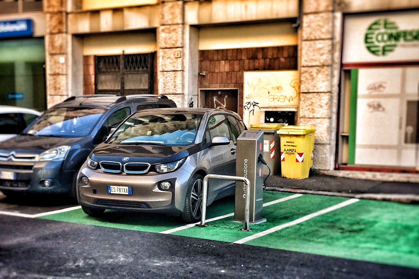 BMW i8 As a child, at a gas station - My, Bmw i8, Bmw, Electric car