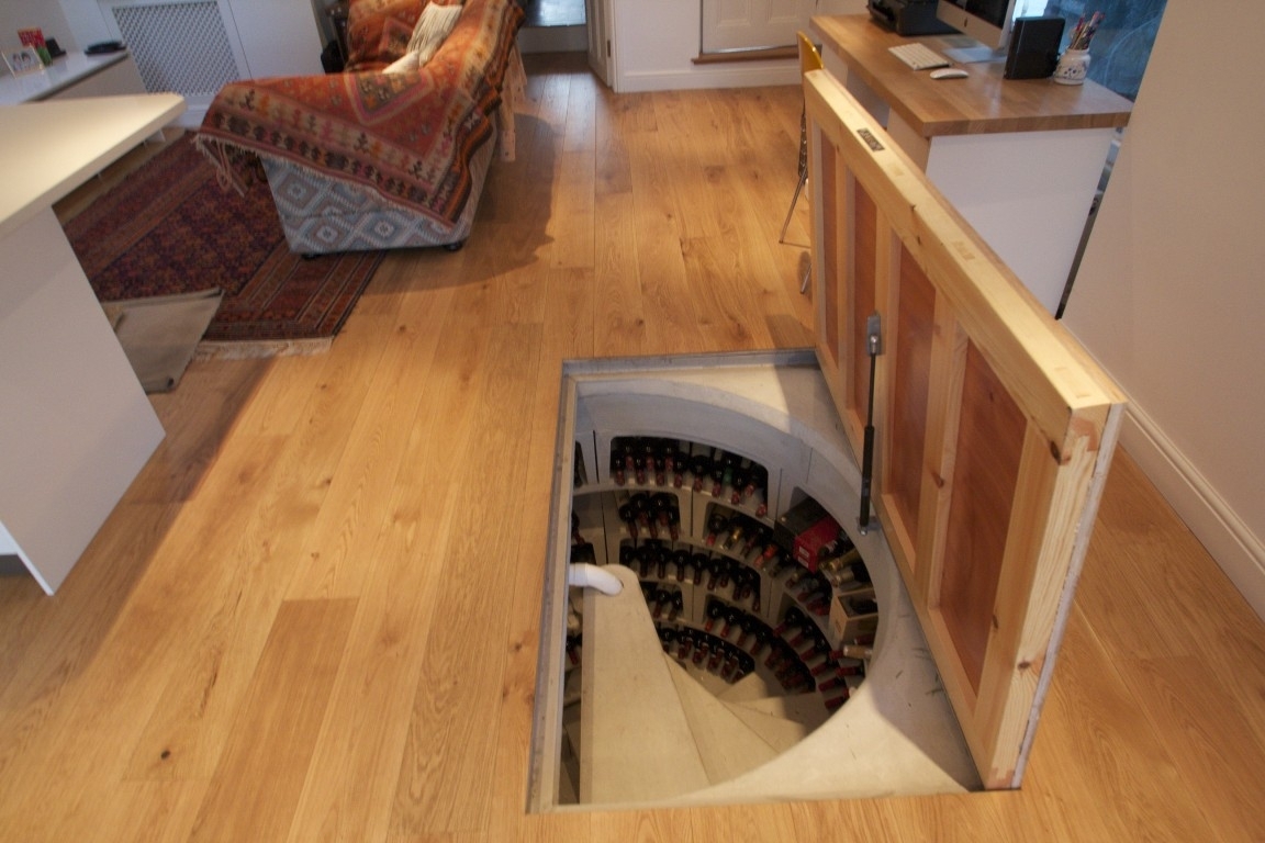 In case of danger, hide in the basement - Photo, Apartment, Wine