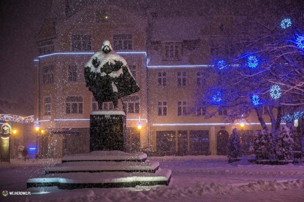 Every time it snows, this statue turns into a vader. - Star Wars, Darth vader, The statue, Sculpture