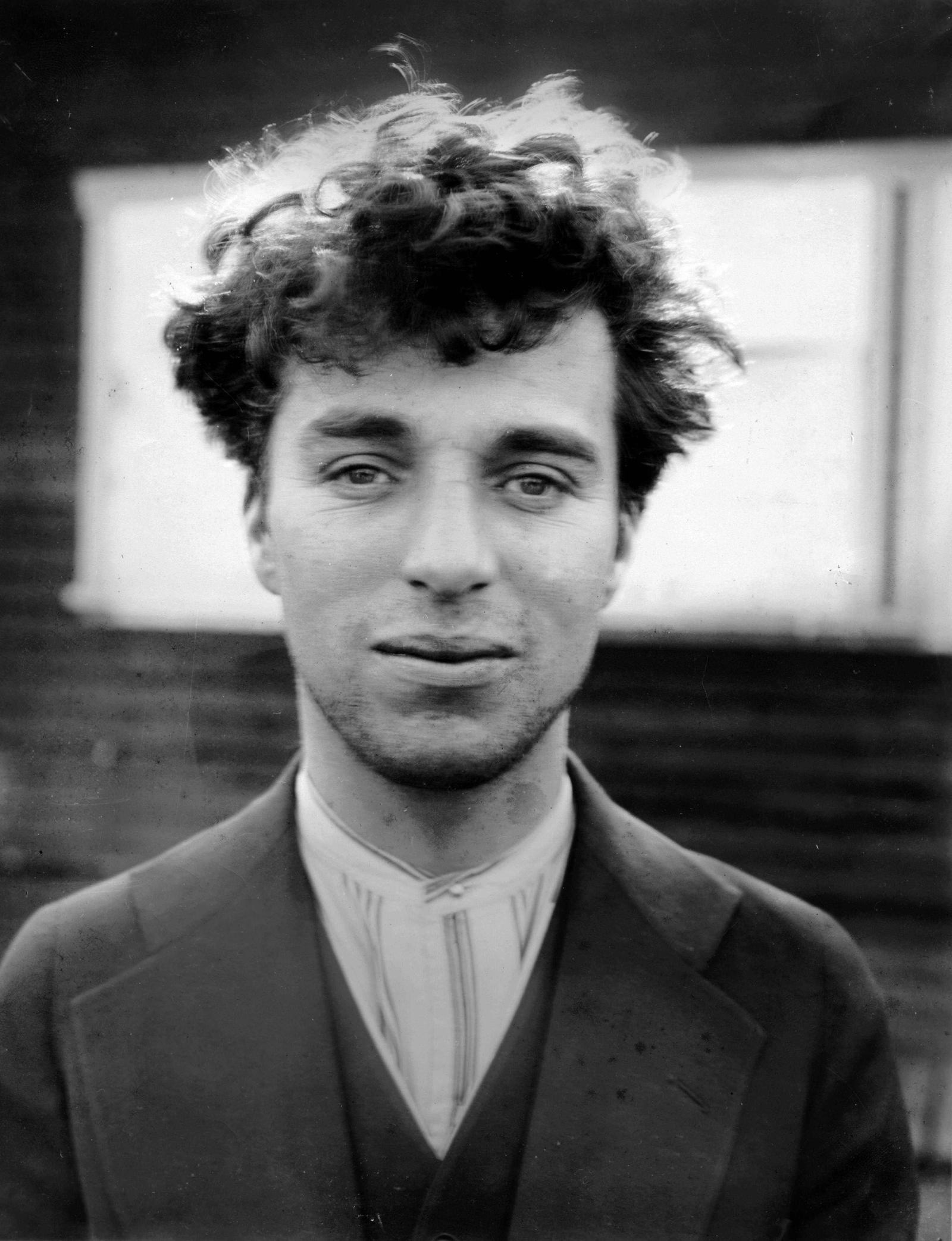 A rare photo of Charlie Chaplin, without makeup and the famous mustache. - Charlie Chaplin, No mustache, Old photo