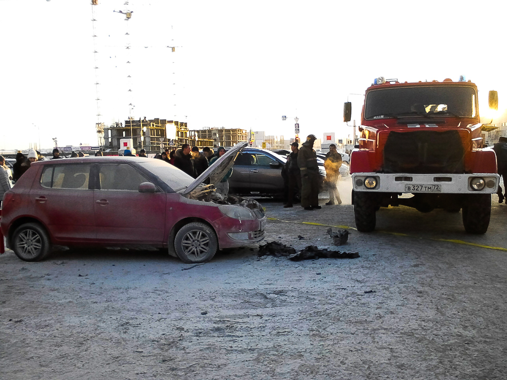 Do not repeat other people's mistakes, DO NOT put rags on the engine! - My, Auto, Tyumen, Girls, Fire, A life, Female, Longpost, Women