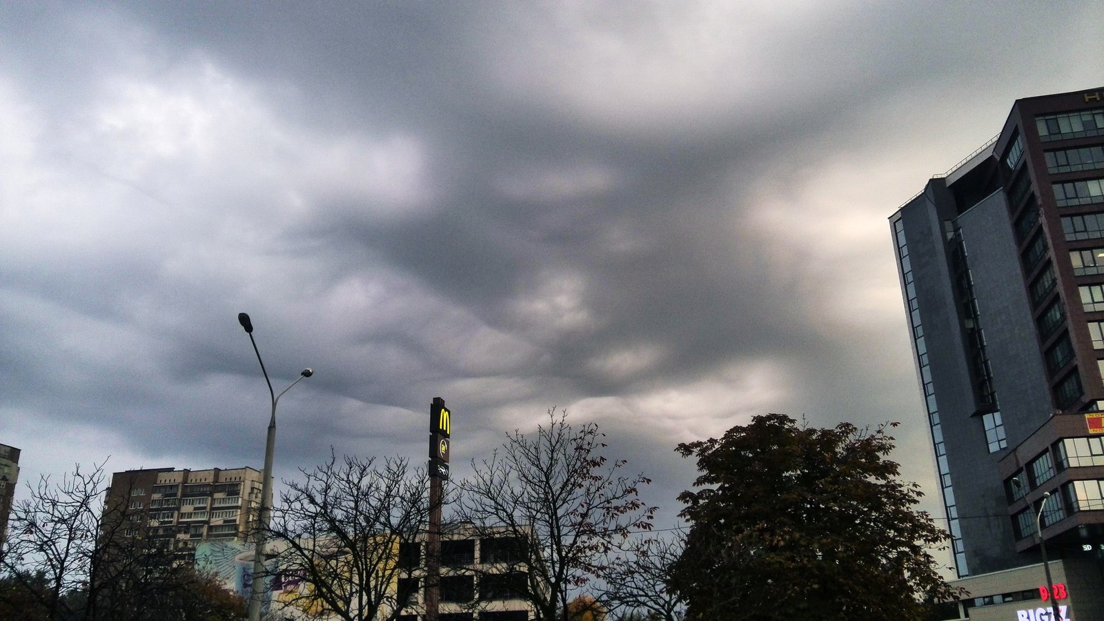 Asperatuses after a thunderstorm in Minsk, September 2015 - My, Republic of Belarus, Minsk, Weather, Thunderstorm, Asperatus, Sky, The photo