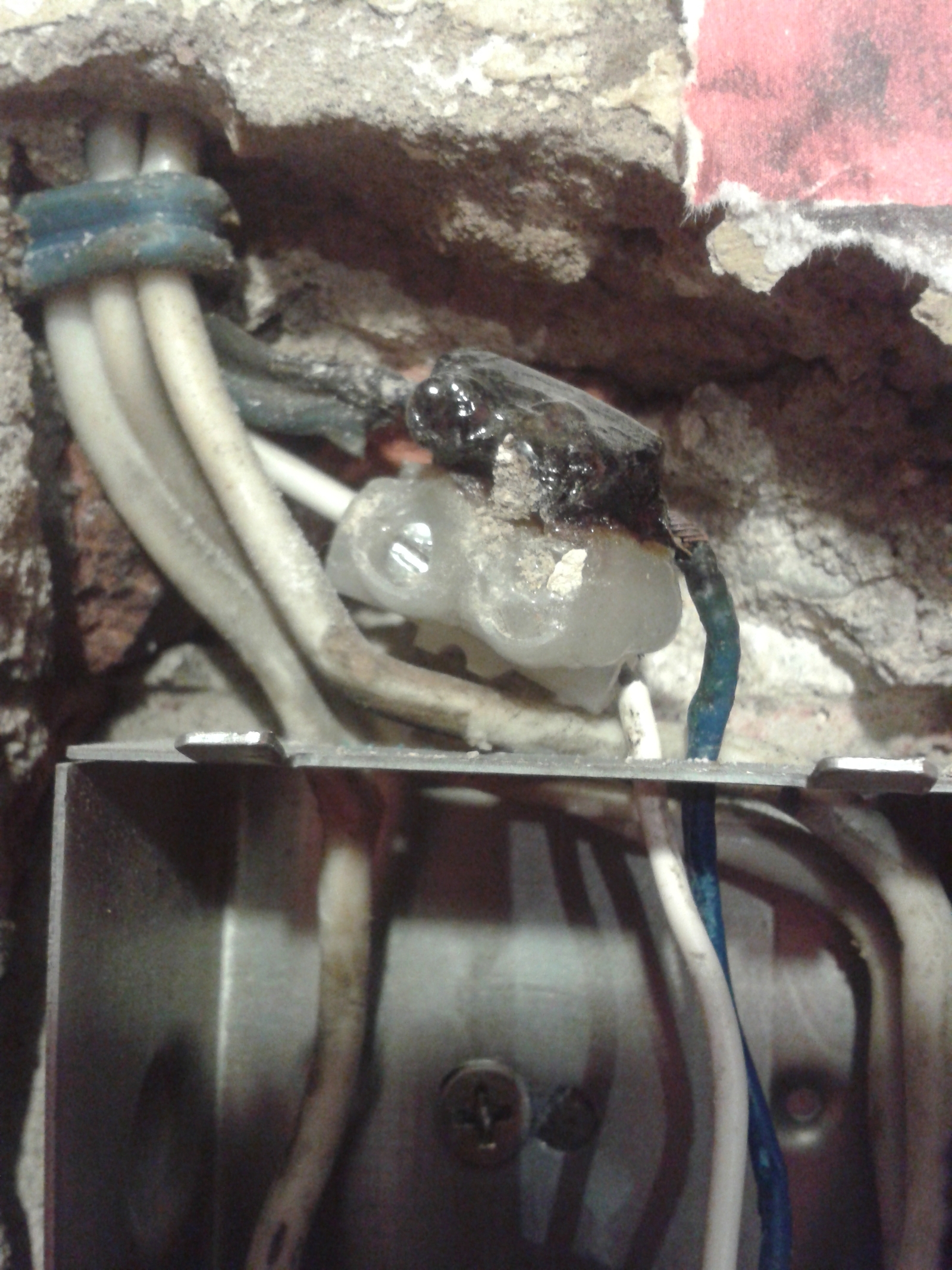 Wire connection. - Electrician, The wire, Repair