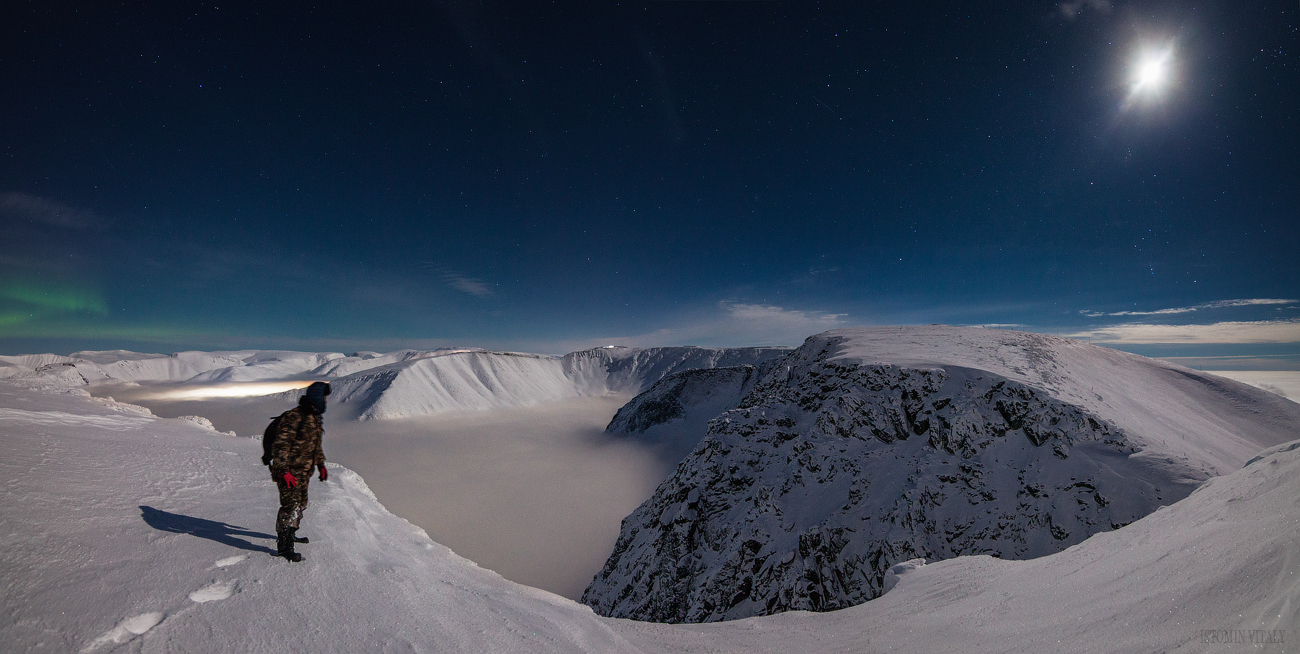 Night Khibiny - My, Russia, The photo, Winter, The mountains, moon, Person, Панорама