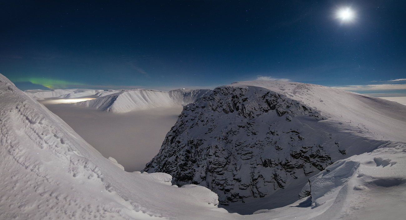 Night Khibiny - My, Russia, The photo, Winter, The mountains, moon, Person, Панорама