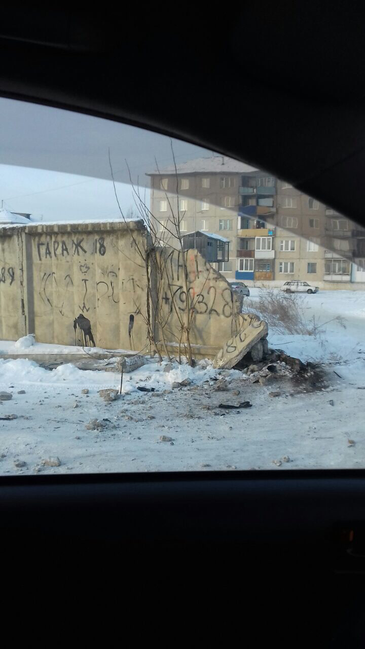 Когда твой номер написали на заборе (или немного не вписался). | Пикабу