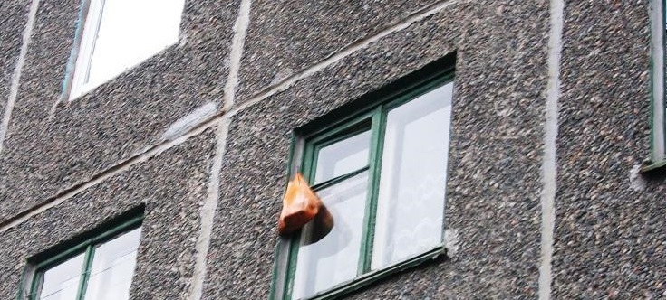 Vorkuta resident stole smoked venison hung out the window with the help of a spear - Komi, Vorkuta, 