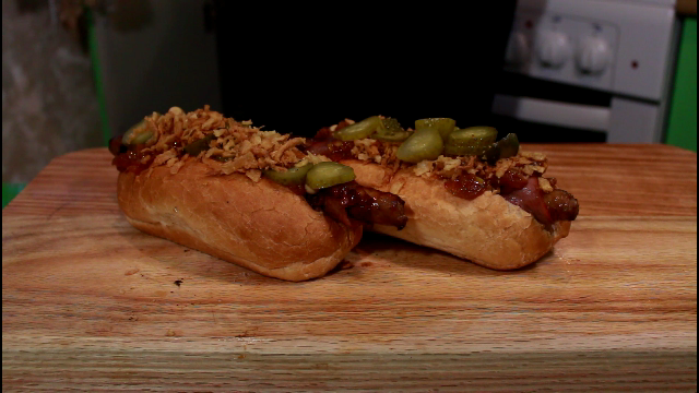 Yeee hot dog with BBQ sauce - My, Hot Dog, BBQ, Onion, Yummy, Rate