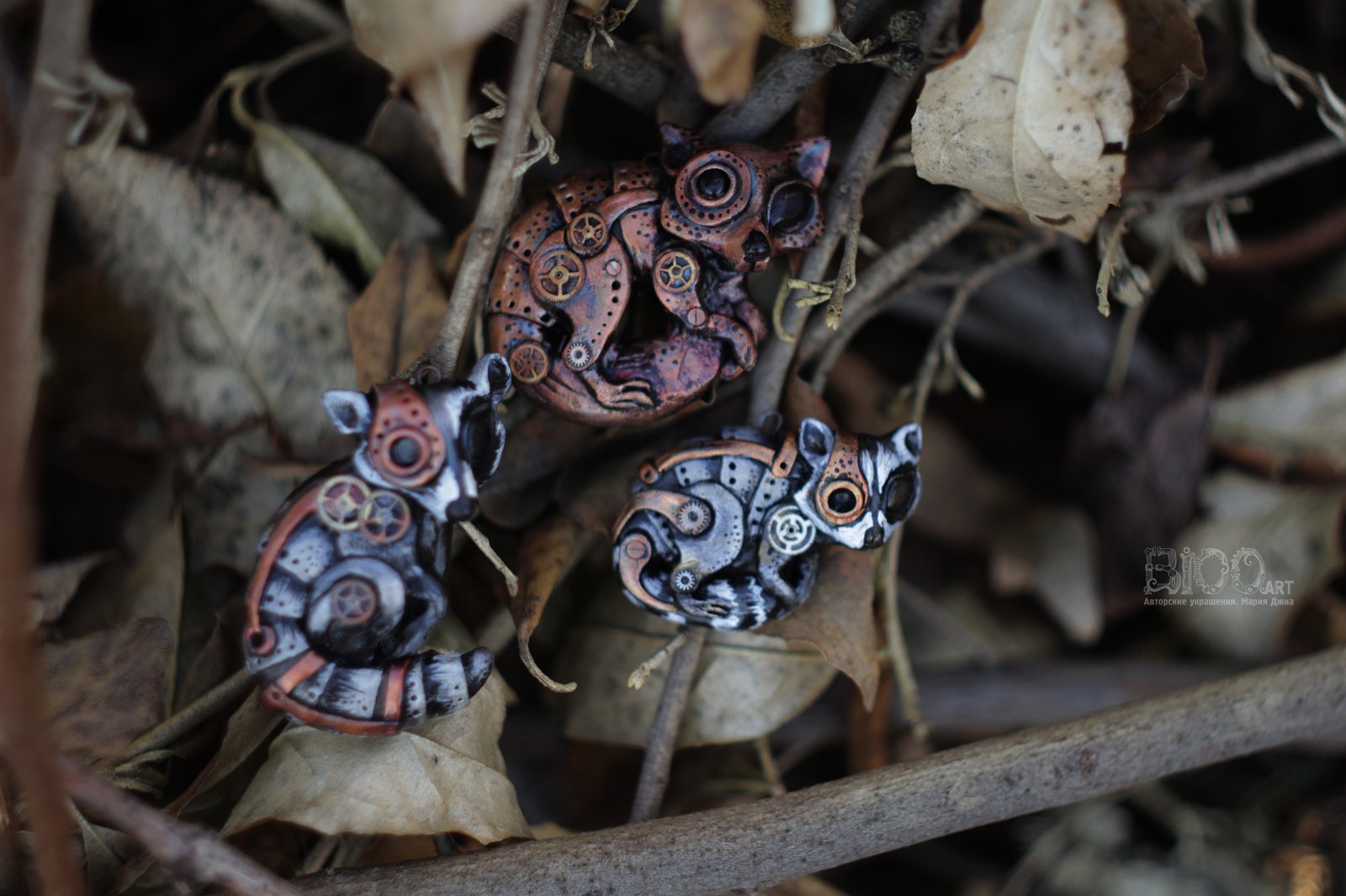 Raccoons and a chanterelle made of polymer clay in the style of biomechanics. - My, Raccoon, Fox, Polymer clay, Pendant, Brooch