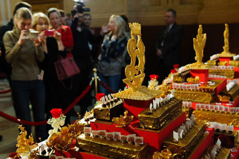 145 golden cakes were presented to the Historical Museum in honor of the anniversary - , Aldis Brichevs, Historical Museum, Kremlin, Chocolate, Gold, Cake, Moscow, Longpost