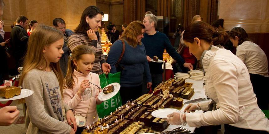 145 golden cakes were presented to the Historical Museum in honor of the anniversary - , Aldis Brichevs, Historical Museum, Kremlin, Chocolate, Gold, Cake, Moscow, Longpost