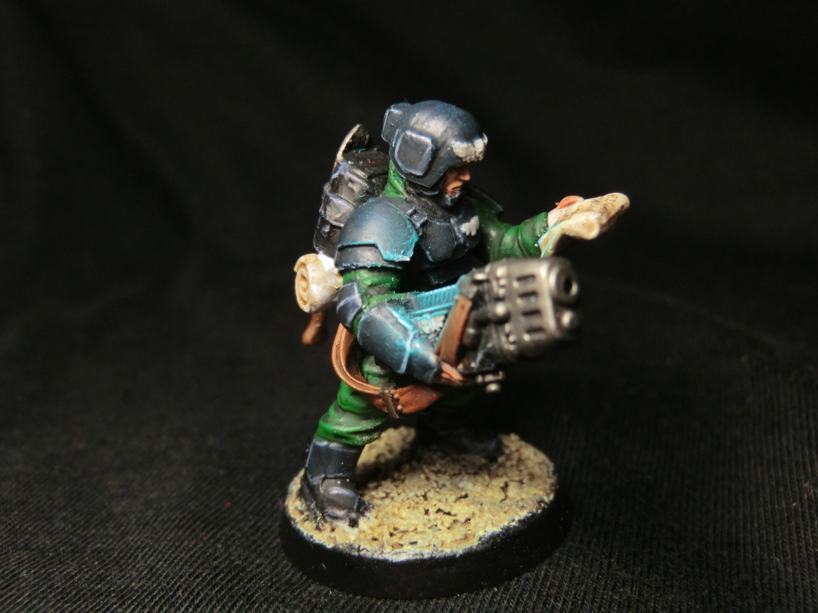 Commander of the Guard or my attempts at glow - My, Warhammer 40k, Imperial guard, Conversion, Painting, Wh miniatures, Astra Militarum, Plasma, Imperium, Longpost