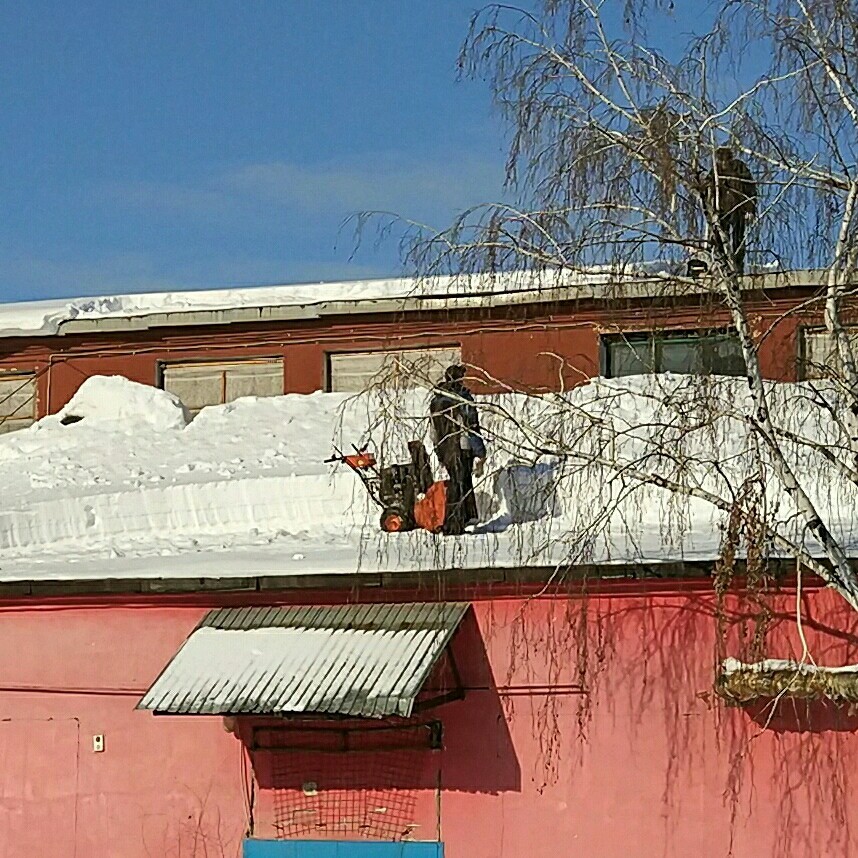 Housing and communal services on a note or how quickly, but dangerously clean the roof - My, Roof, Snow, Housing and communal services, Savvy, Longpost