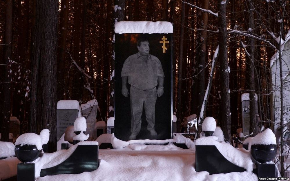 Luxurious tombstones of a gangster cemetery near Yekaterinburg - Longpost, Cemetery, Monument, Bandits, 90th, Crime