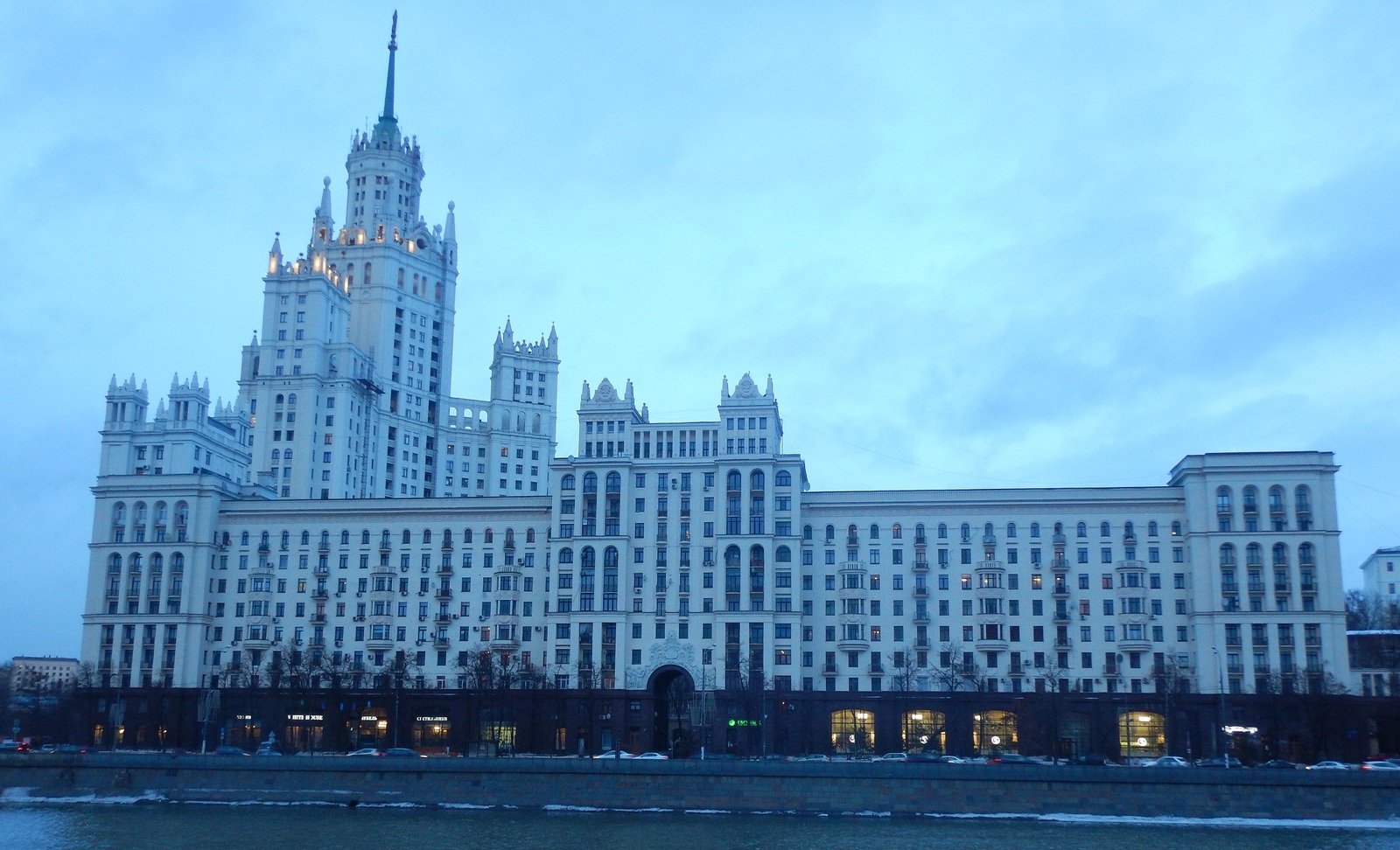 Pyaterochka in a skyscraper on Kotelnicheskaya embankment in Moscow - My, A wave of posts, Score, Moscow, Pyaterochka, The photo, Stalinskaya high-rise, Longpost, Nichosi