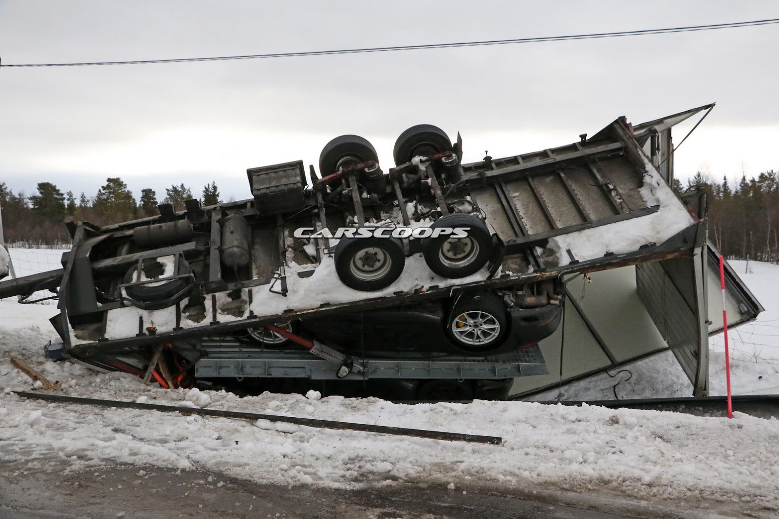 Porsche makes cars that are too light - Porsche, Crash, Road accident, Wind, , Longpost