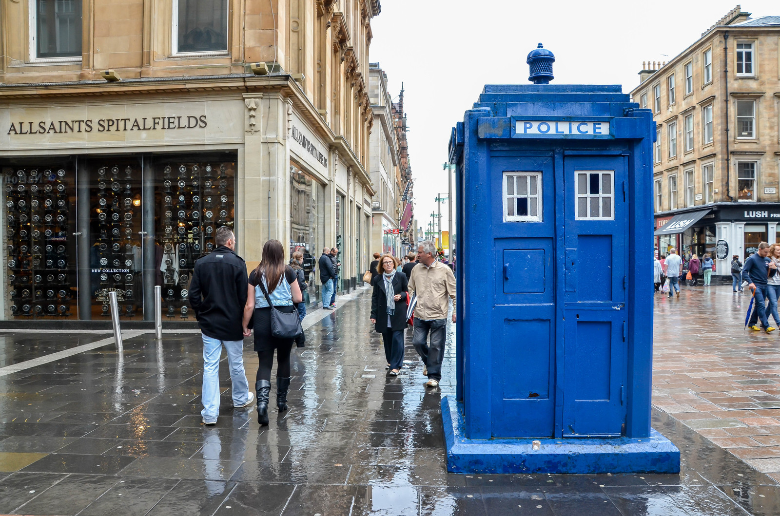 TARDIS on the streets of Glasgow - My, Glasgow, Scotland, The photo, TARDIS, Police, Doctor Who, Longpost