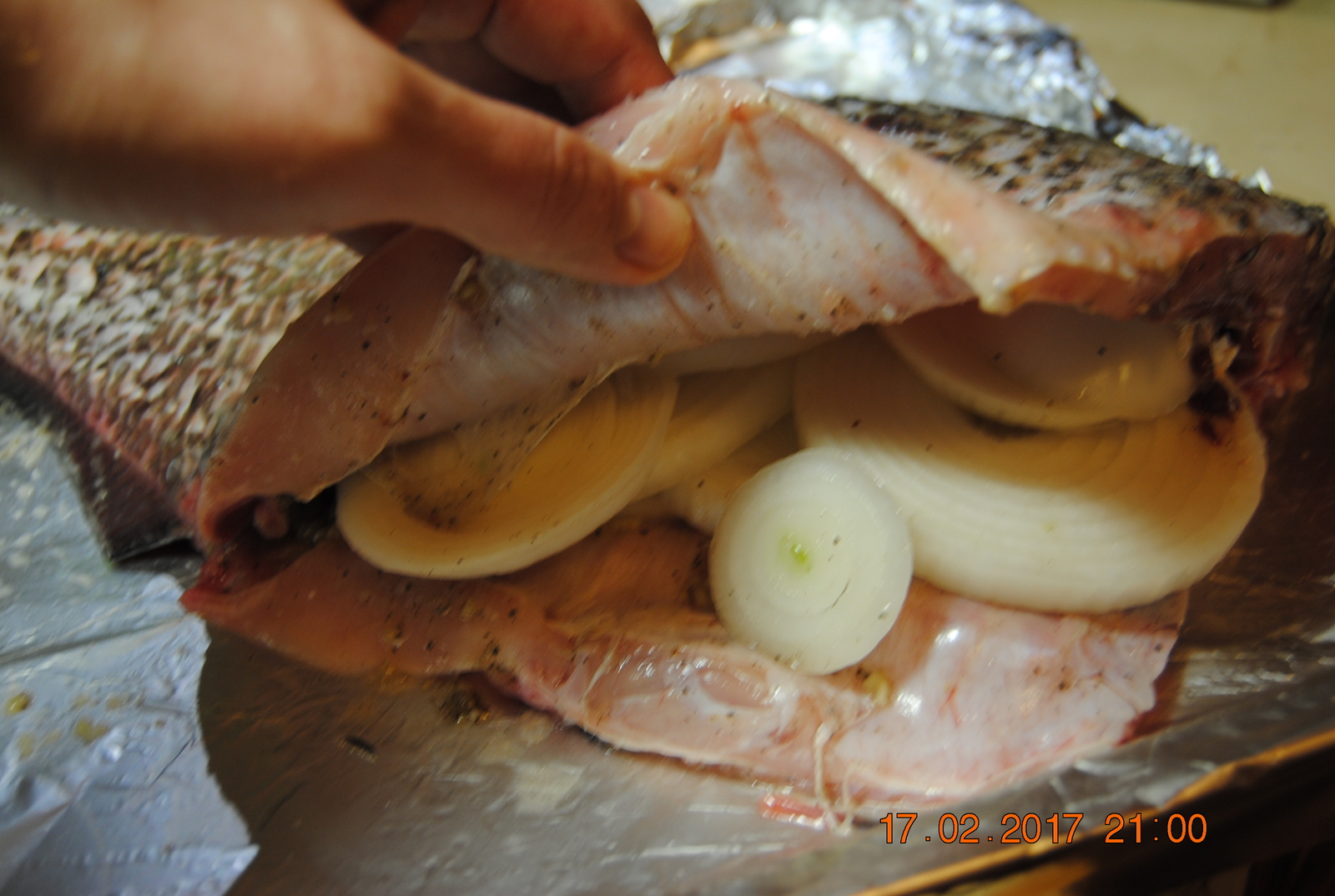Лещ в духовке: рецепт приготовления целиком сочной рыбки