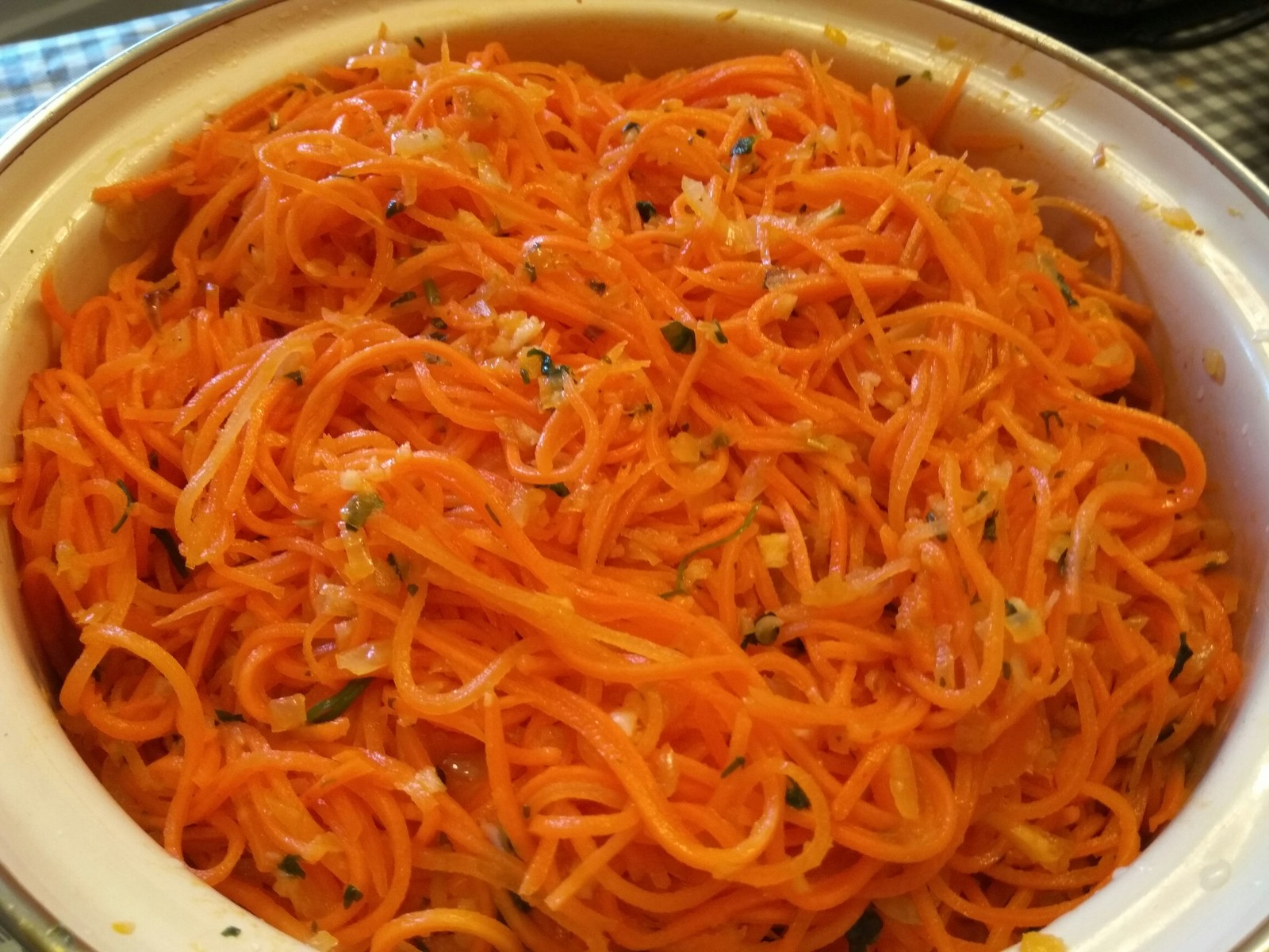 Мясо по корейски рецепт с морковью. Соевое мясо с морковью по-корейски. Корейская морковь с соей. Соевое мясо в корейской морковке. Корейский салат с соевым мясом.