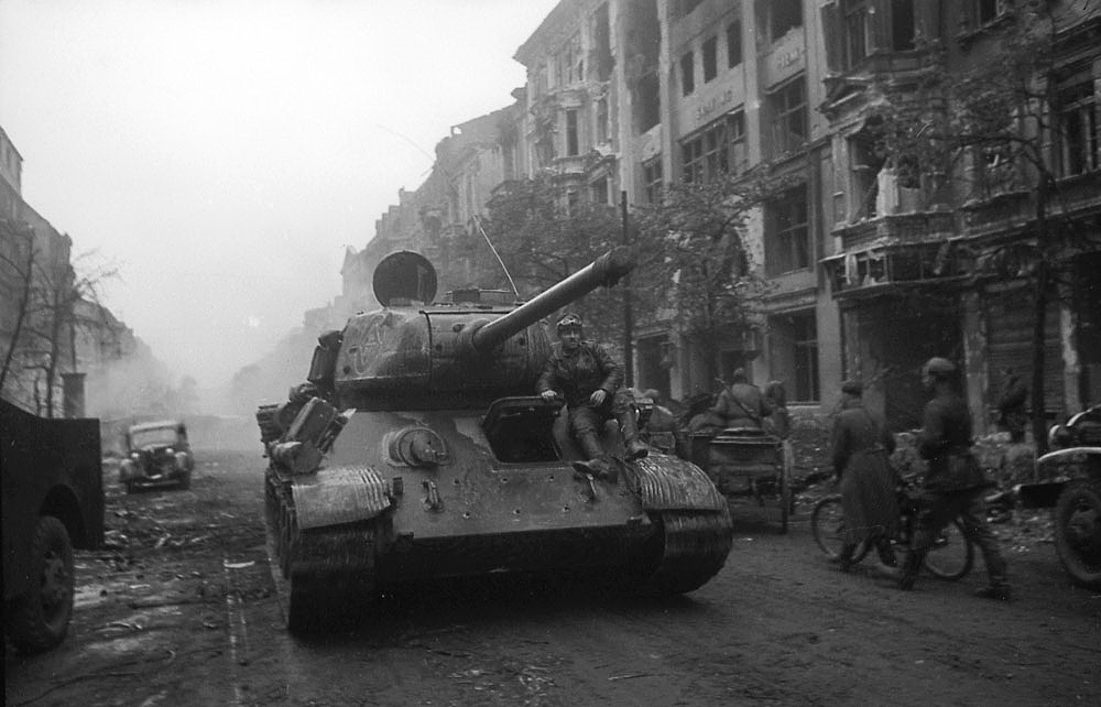 Soviet tanks in Berlin, May 1945 - The photo, 1945, The Second World War, Tanks, Longpost