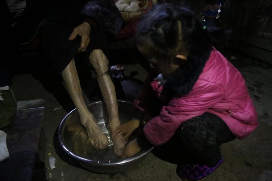 Photo story about a 5-year-old girl who takes care of her grandmother and great-grandmother, China - China, Upbringing, Children, Longpost