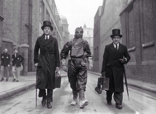 Westminster students going to the chemical defense exam, 1938 - Black and white, The photo