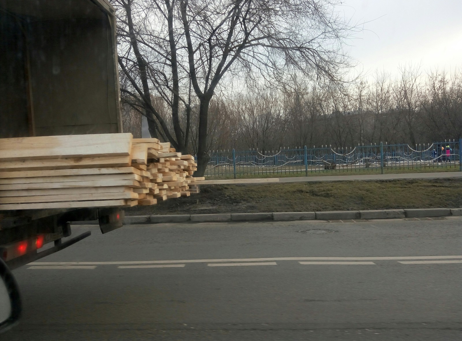 Reminds me of a movie... - My, Destination, Safety, Darwin Prize, Road, Car, Moscow, Carelessness, Road accident