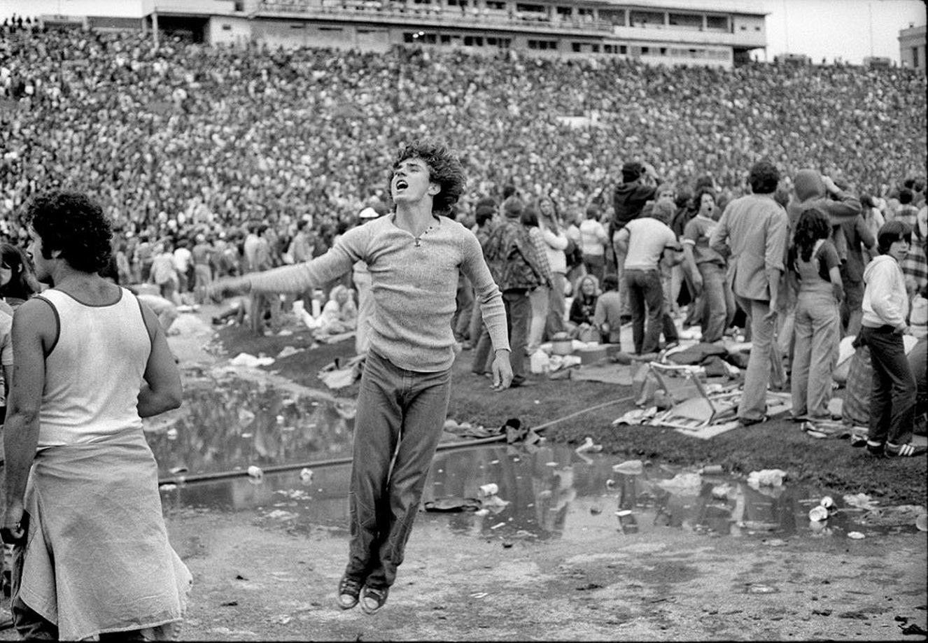 Fans at a Rolling Stones concert at the JFK stadium in Philadelphia, 1978. - Historyporn, Rolling Stones, 1978, Longpost