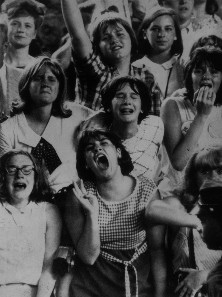 Beatles fans in London and New York, 1964. - Historyporn, The beatles, English language, New York, 1964, Longpost