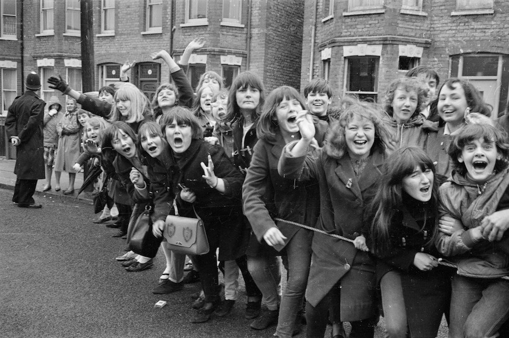 Beatles fans in London and New York, 1964. - Historyporn, The beatles, English language, New York, 1964, Longpost